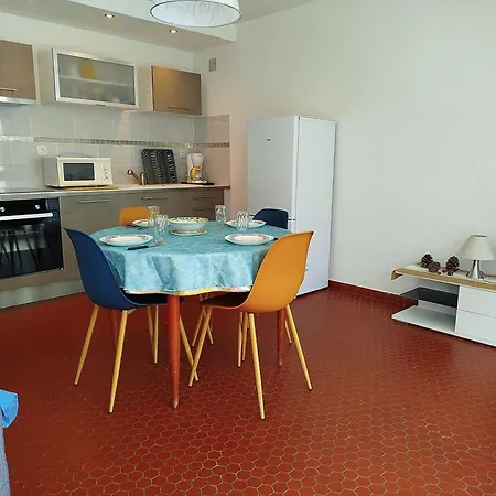 Proche Du Port Beau T3 Lumineux Confort Avec Parking - 4rs121 *