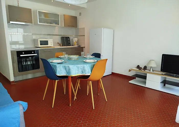 Proche Du Port Beau T3 Lumineux Confort Avec Parking - 4rs121 *